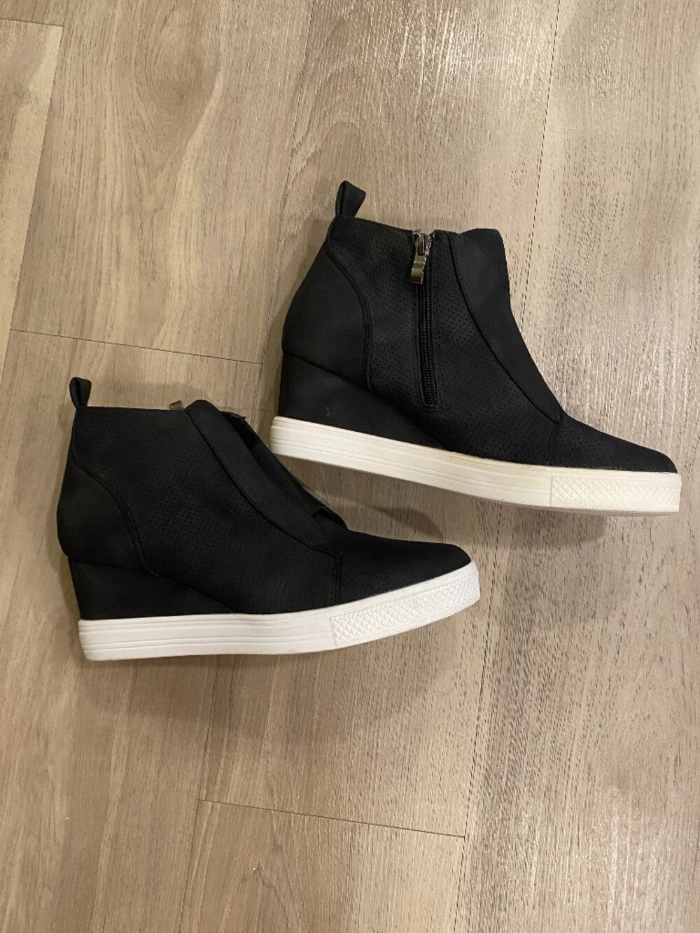 Ccocci Black Hidden Wedge Sneaker Booties Size 10 Side Zip Athleisure Comfort - Picture 1 of 11